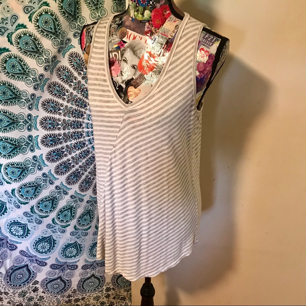 🌵 Gray & White Stripes Asymmetrical Hem Tank